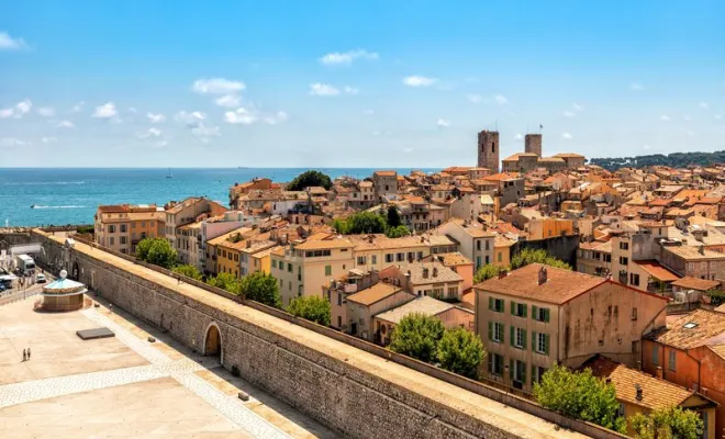 Présentation de l’environnement d’Antibes-Juan-les-Pins et de la Côte d’Azur, Antibes, Hello Côte d’Azur